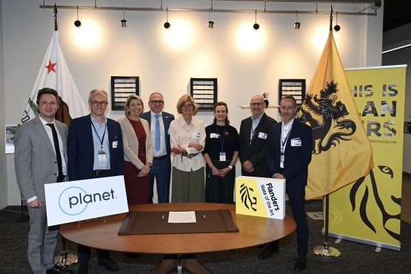 planet-en-vito-ondertekening