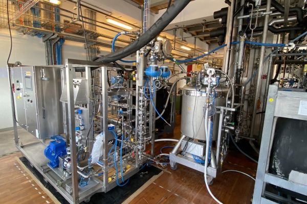 Mobile solvent filtration units